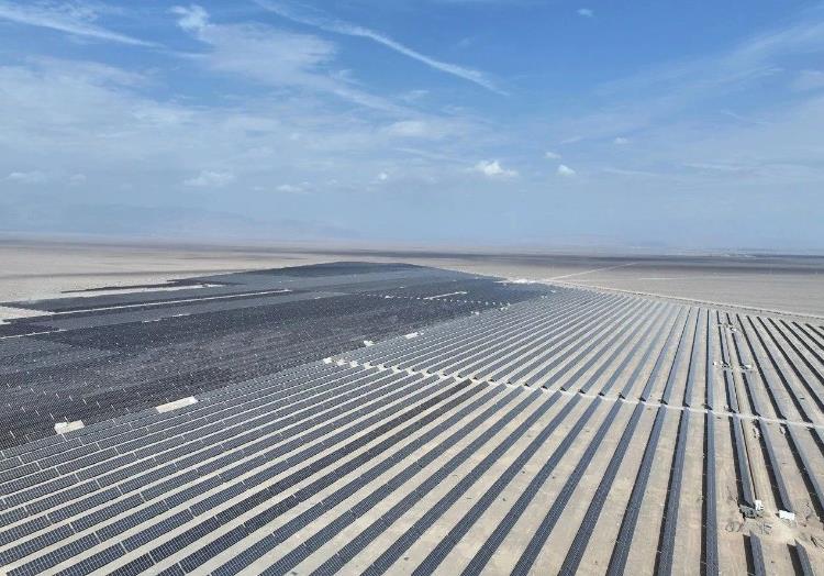 全國最大“線性菲涅爾”光熱綜合能源示范項目并網發電