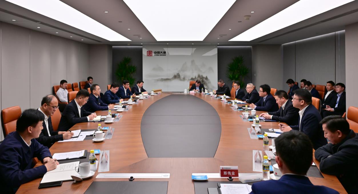 大唐集團黨組書記、董事長鄒磊與上海電氣黨委書記、董事長吳磊會談